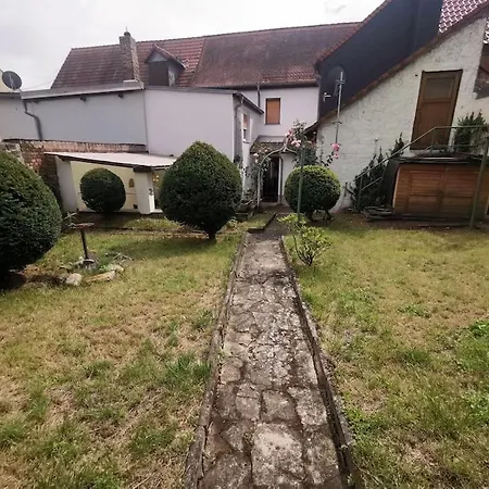 Mit Garten Und Terrasse, Zentral Und Ruhig Daire