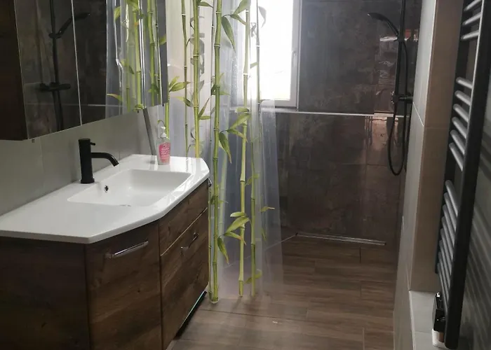 Mit Garten Und Terrasse, Zentral Und Ruhig Daire